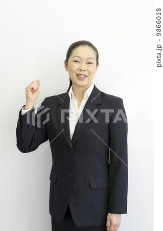 働くビジネスウーマン 9866018