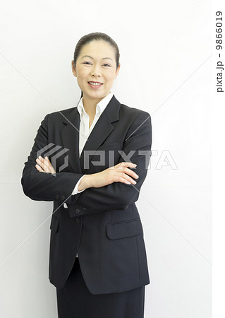 働くビジネスウーマン 9866019
