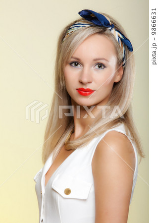 Portrait beautiful blonde woman pinup girl retro style Portrait beautiful blonde woman pinup girl retro style 9866631
