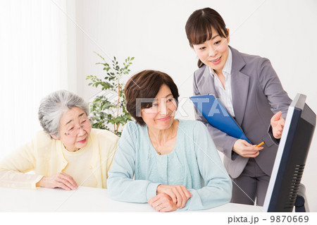 商談する女性 9870669
