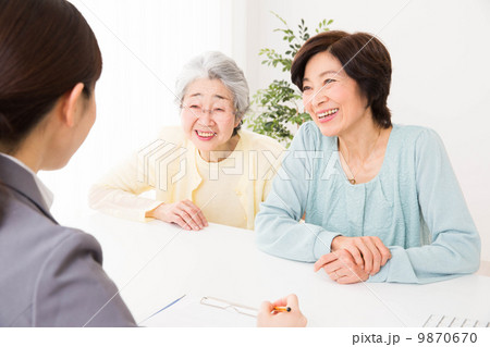 商談する女性 9870670