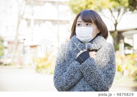 マスク姿の女性 マスク姿の女性 9870829