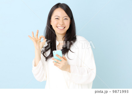 女性・スマートフォン 女性・スマートフォン 9871993