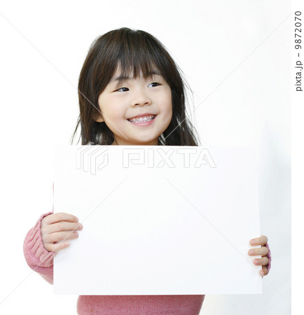 メッセージボードを持つ女の子 メッセージボードを持つ女の子 9872070