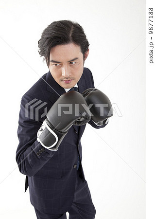 スーツでボクシング 9877188