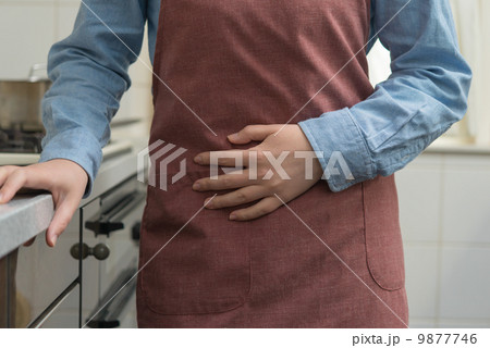 腹部の痛み 9877746