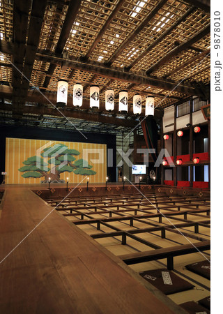 金毘羅さんの門前町、旧金毘羅歌舞伎大芝居「金丸座」(1階から撮影) 金毘羅さんの門前町、旧金毘羅歌舞伎大芝居「金丸座」(1階から撮影) 9878010