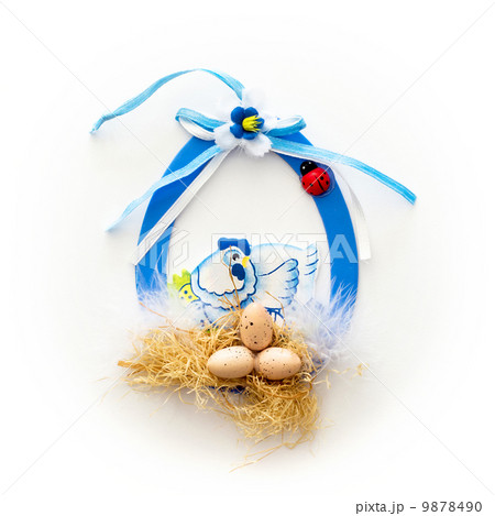 Easter decoration with hen and eggs 9878490