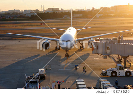 到着した旅客機 9878626
