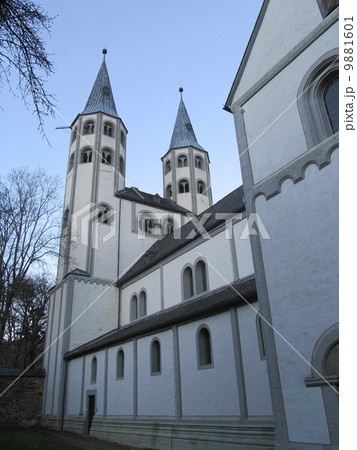 ドイツの街を歩く（ゴスラーのヤコブ教会） 9881601