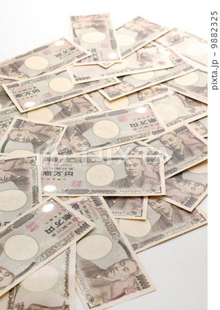 一万円札ばらまき 9882325
