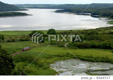 サルルン展望台より望む釧網本線を望む 9884557