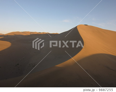 敦煌の鳴沙山 9887255