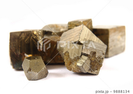 golden cubes 9888134