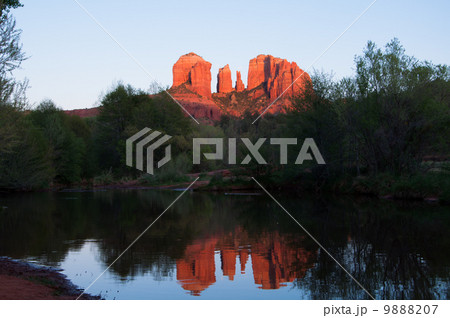 セドナ・カセドラルロックの夕日 2 9888207