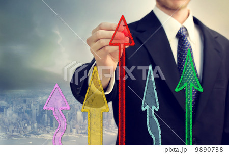 ビジネスマンと矢印 ビジネスマンと矢印 9890738