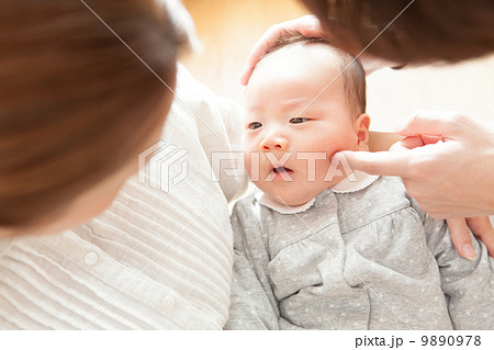 生後3ヶ月の赤ちゃん 生後3ヶ月の赤ちゃん 9890978