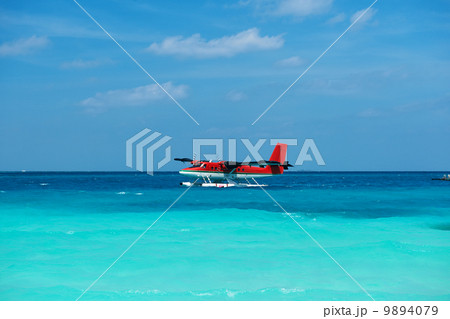 Twin otter seaplane at Maldives 9894079