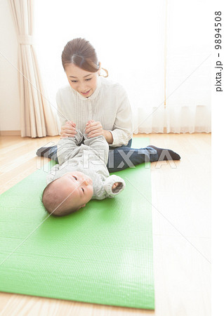 ベビーマッサージ 9894508