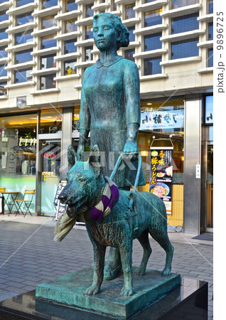 乙女と盲導犬の像(新橋駅日比谷口・SL広場/東京都港区) 乙女と盲導犬の像(新橋駅日比谷口・SL広場/東京都港区) 9896725