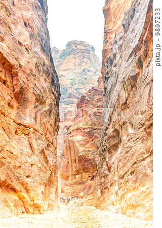 ペトラ(ヨルダン、ペトラ遺跡) 9897233
