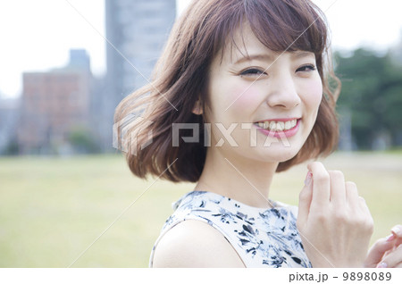 若くてかわいい女性 若くてかわいい女性 9898089