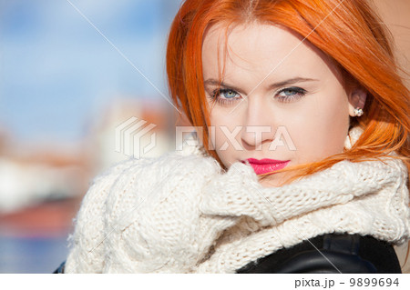 portrait winter fashion woman warm clothing outdoor portrait winter fashion woman warm clothing outdoor 9899694