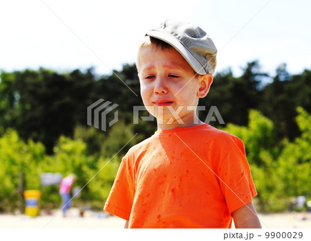 little boy crying outdoor little boy crying outdoor 9900029