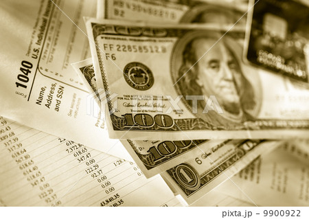 Credit card and dollars 9900922