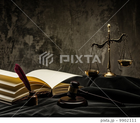 Scales and wooden hammer on judge's mantle 9902111