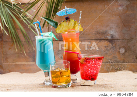 Fresh tropical cocktail on sunny beach 9904884