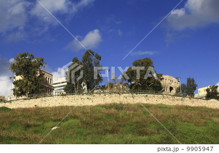 Street on a hill Street on a hill 9905947