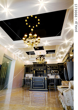 ceiling with a chandelier 9906115