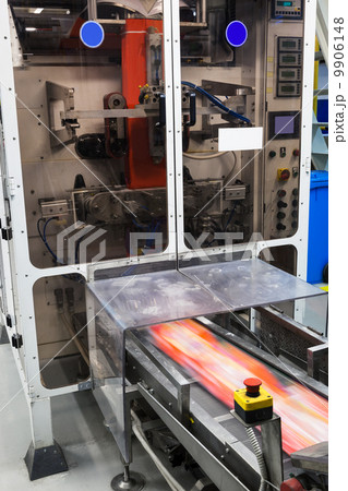 a moving conveyor 9906148