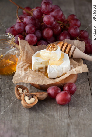 Baked Camembert cheese 9906593