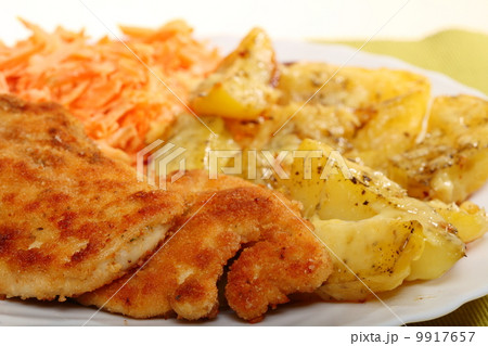 Fried chicken roasted potatos and carrot salad 9917657