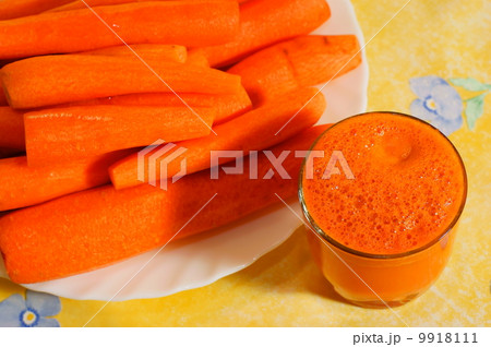 Carrot Juice in Glass 9918111