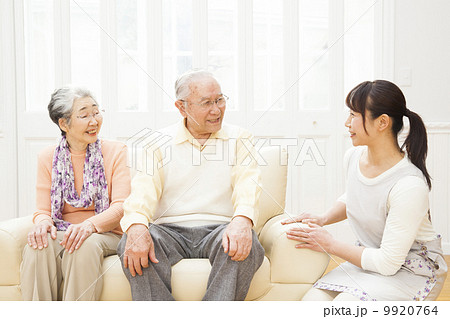 老夫婦と女性 老夫婦と女性 9920764