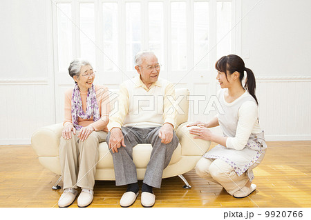 老夫婦と女性 老夫婦と女性 9920766