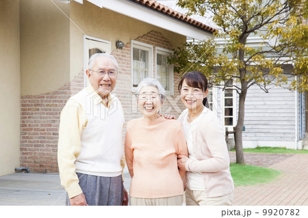 老夫婦と女性 老夫婦と女性 9920782