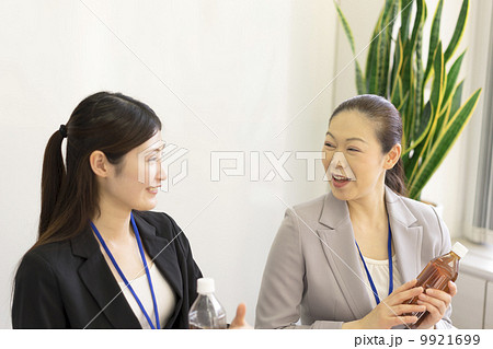 働くビジネスウーマン 9921699