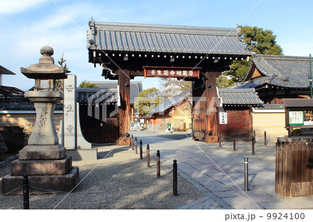 京都　壬生寺　山門 9924100