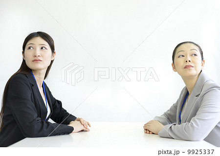 働くビジネスウーマン 働くビジネスウーマン 9925337