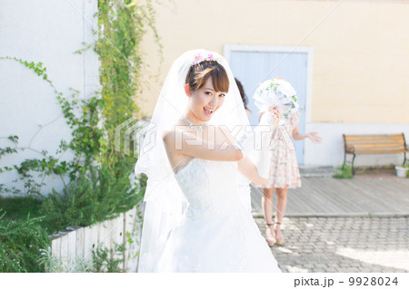 結婚式の女性 結婚式の女性 9928024