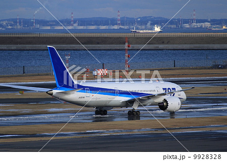 C滑走路に向かう787 9928328