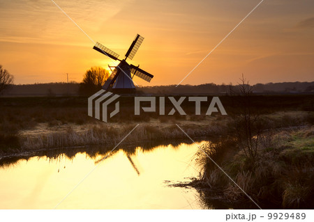 windmill silhouette at sunrise 9929489