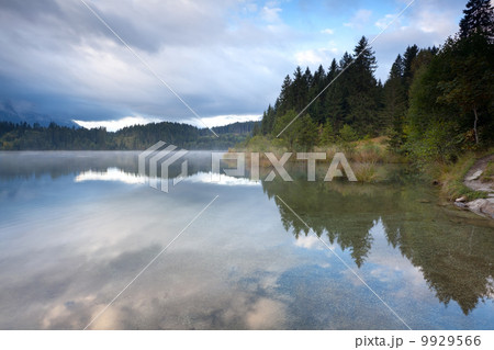 alpine lake Barmsee 9929566
