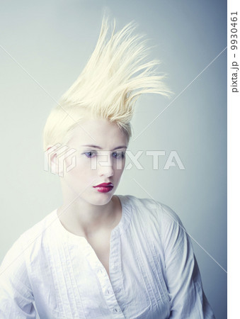 girl in white chemise 9930461