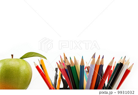 Apple and color pencils isolated on white background Apple and color pencils isolated on white background 9931032