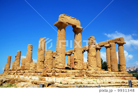 Colonnade of Hera (Juno) temple in Agrigento. Sicily, Italy Colonnade of Hera (Juno) temple in Agrigento. Sicily, Italy 9931348